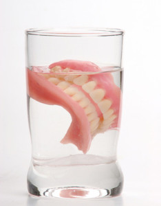 dentures-in-water-lg1